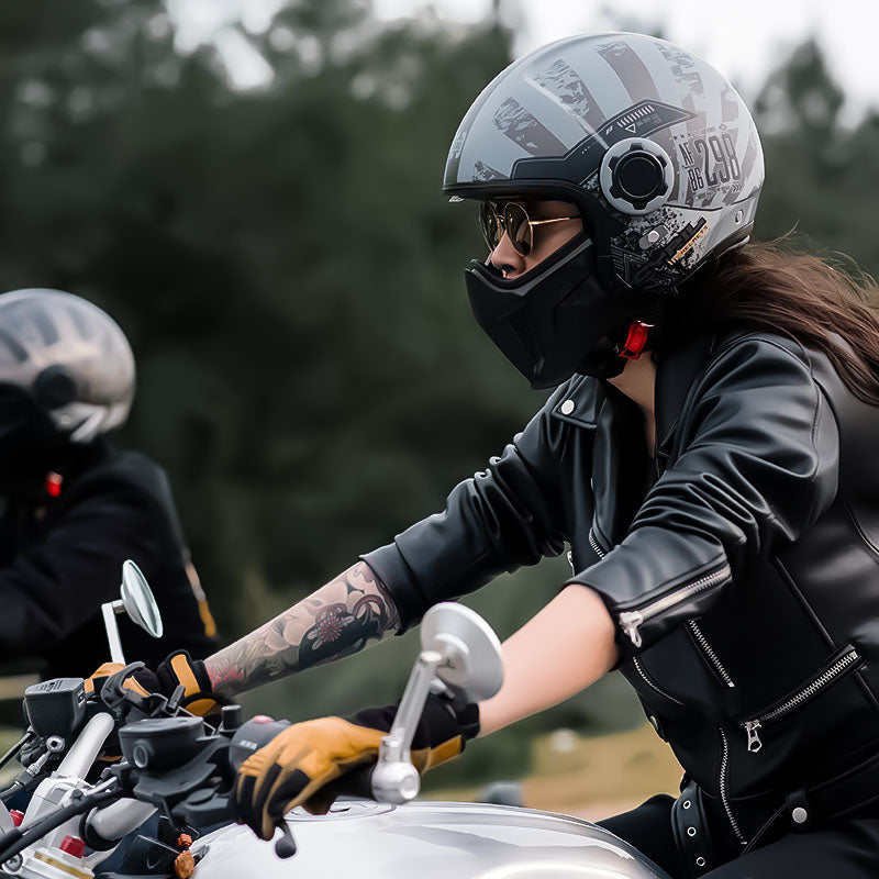 Casco modular DOT ECE, doble visor solar integrado. Comodidad y protección en ruta garantizadas.