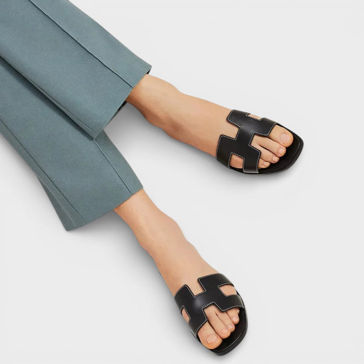 Sandalias planas de mujer ELENA, estilo H. Calzado de verano casual y cómodo para pasear.