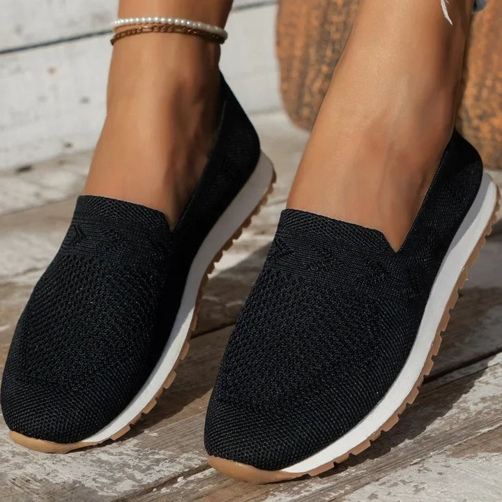 Zapatos ortopédicos planos de mujer, brindan soporte ergonómico y confort para la salud del pie.