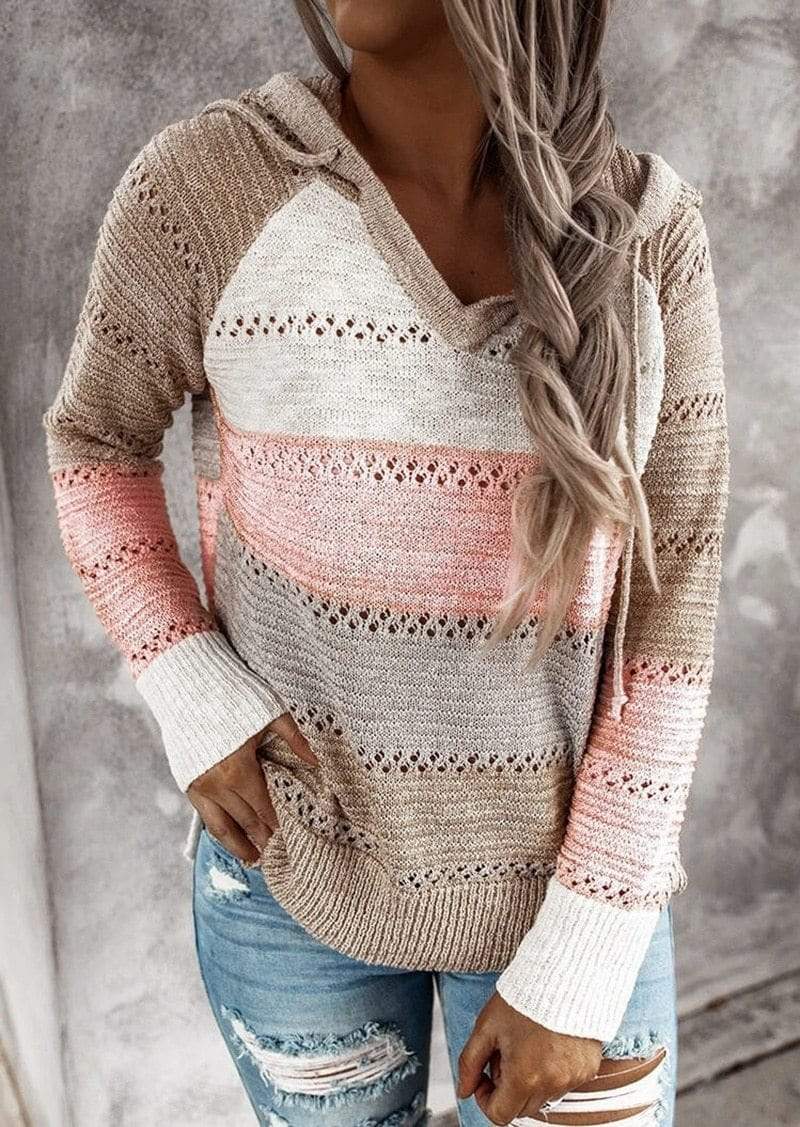 Jersey de moda para mujer con rayas y cuello en pico. Aporta elegancia y comodidad en tu armario de invierno.