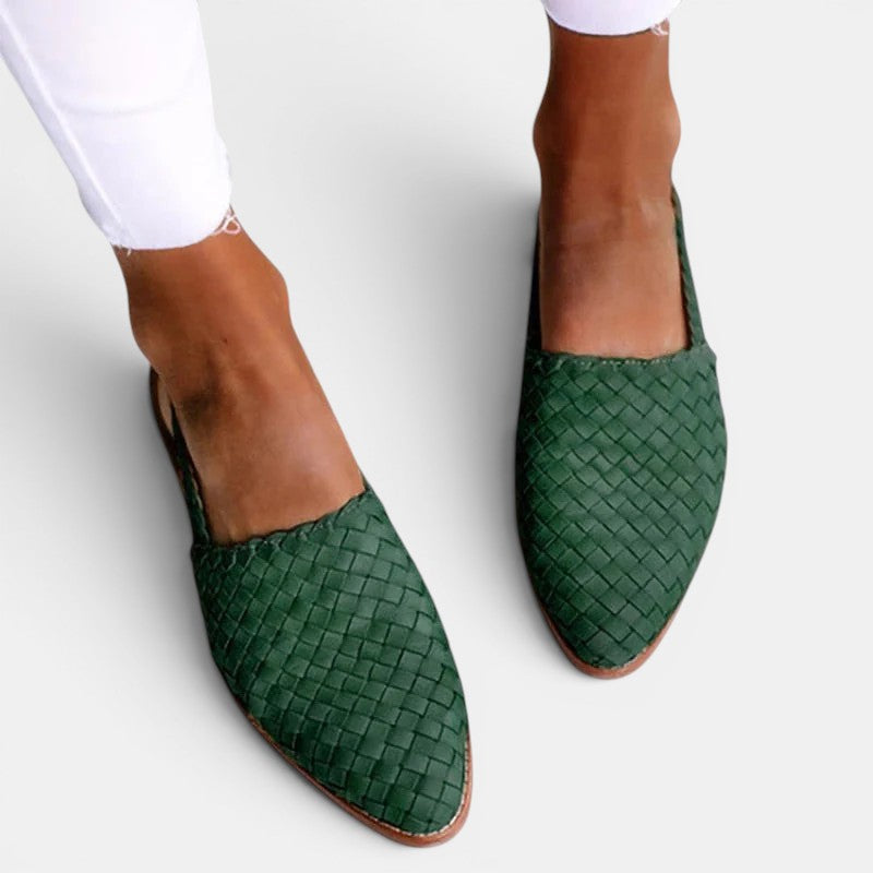 Sandalias de mujer con diseño clásico, suela cómoda y soporte ortopédico, perfectas para días largos de verano.