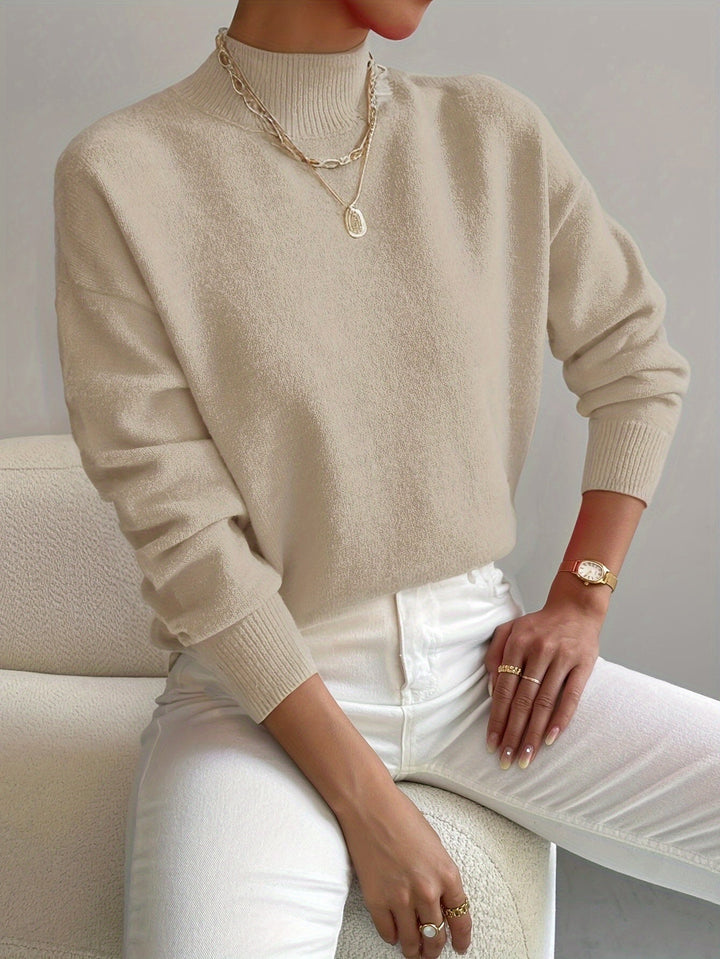 Suéter de mujer con cuello alto y manga larga, tejido de punto grueso que ofrece calidez y estilo para invierno.