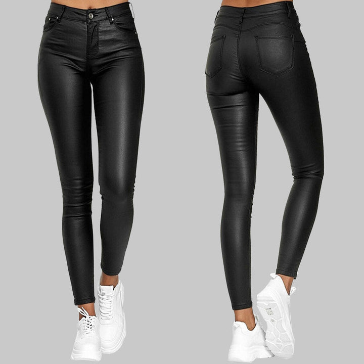 Pantalones skinny de tiro alto para mujer en cuero sintético negro, estilo moderno y elegante.