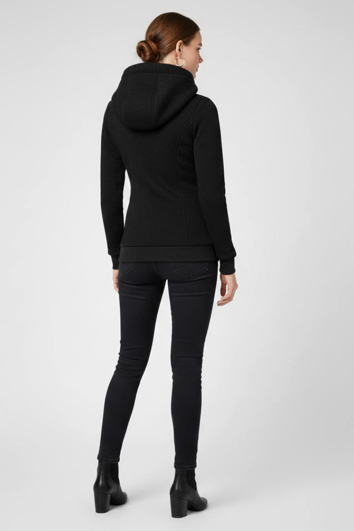 Sudadera de mujer moderna con capucha. Diseño asimétrico, perfecta para un estilo urbano y casual de moda.