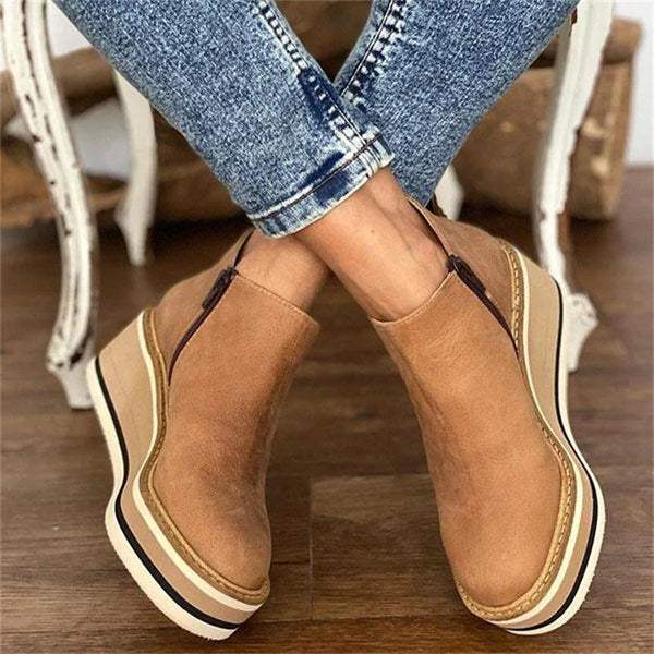 Botines de mujer con cuña y plataforma, punta redonda. Calzado casual y de moda para tobillo.