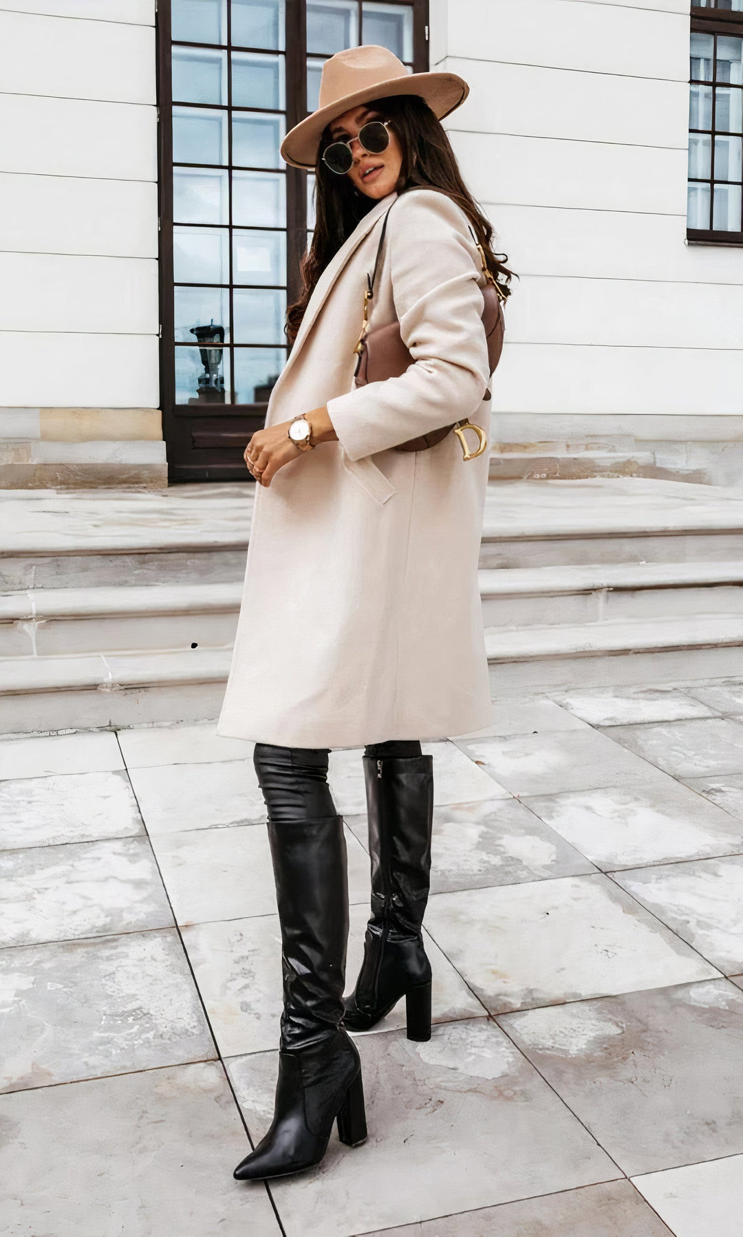 Abrigo largo elegante para mujer, perfecto para invierno. Estilo moderno y calidez asegurada.