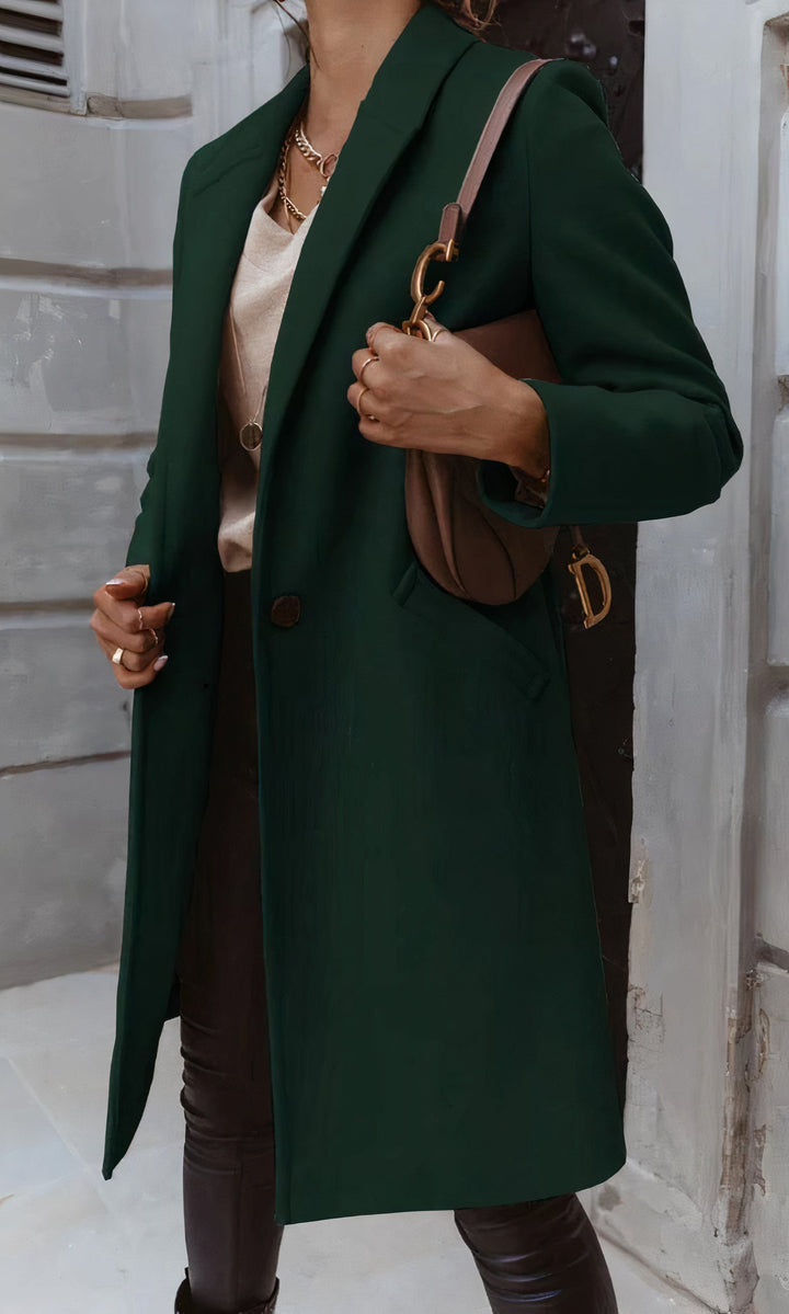 Calidez y estilo. Abrigo largo elegante para mujer, perfecto para días fríos de invierno.