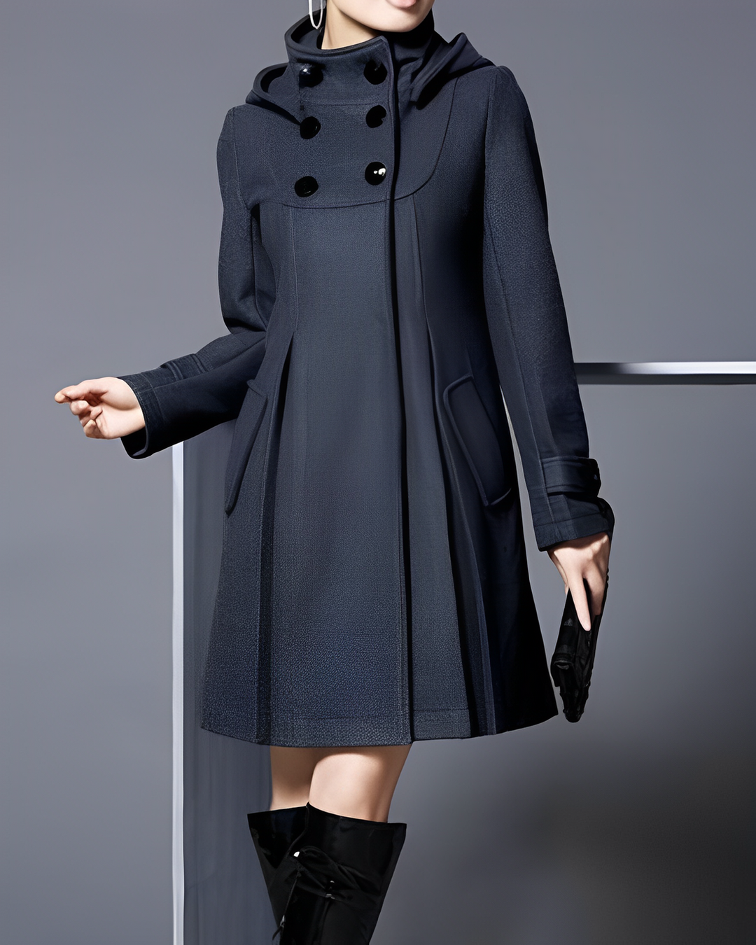 Abrigo largo elegante para mujer, estilo clásico de invierno. Diseño cálido con botones y bolsillos, ideal para outfit formal.