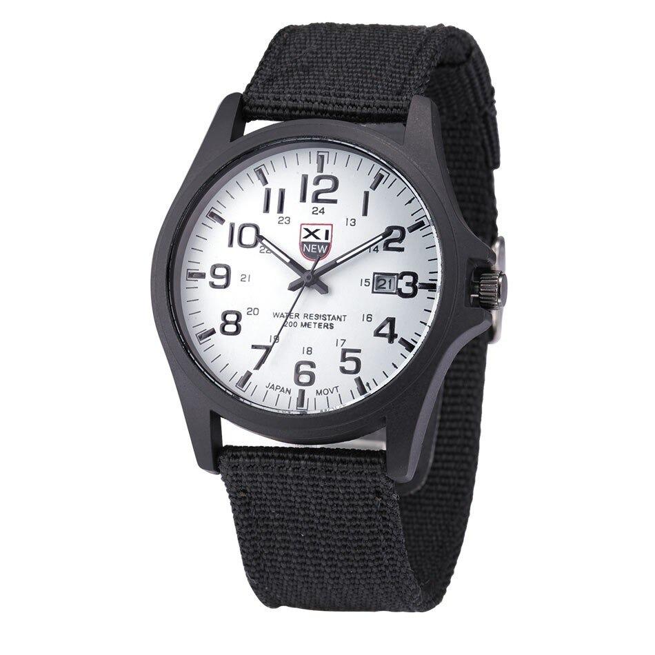 Reloj táctico de hombre, resistente al agua y duradero, con estilo robusto para el día a día.