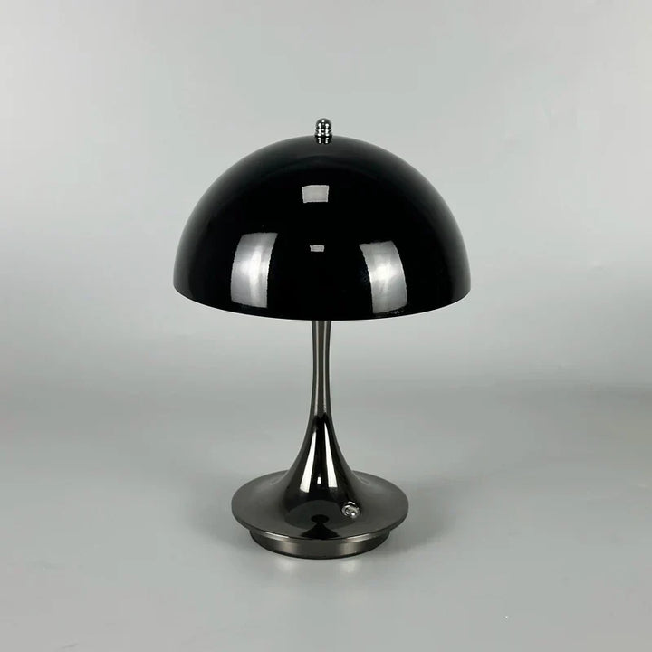 Lámpara de mesa LED inalámbrica con estilo, para un diseño de interior moderno. Crea el ambiente perfecto.