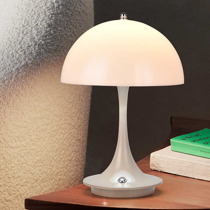 Lámpara de mesa LED inalámbrica moderna, diseño elegante. Perfecta para decoración y ambiente en el hogar.