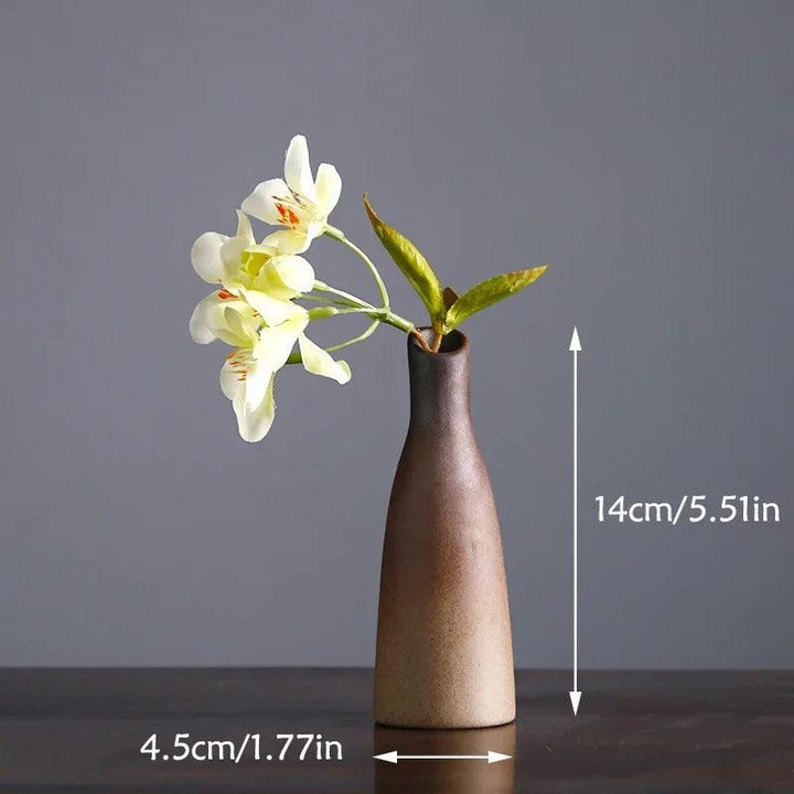 Jarrón Zen Acanto con su distintivo diseño escultural, ideal para decoración minimalista y tonos tierra.