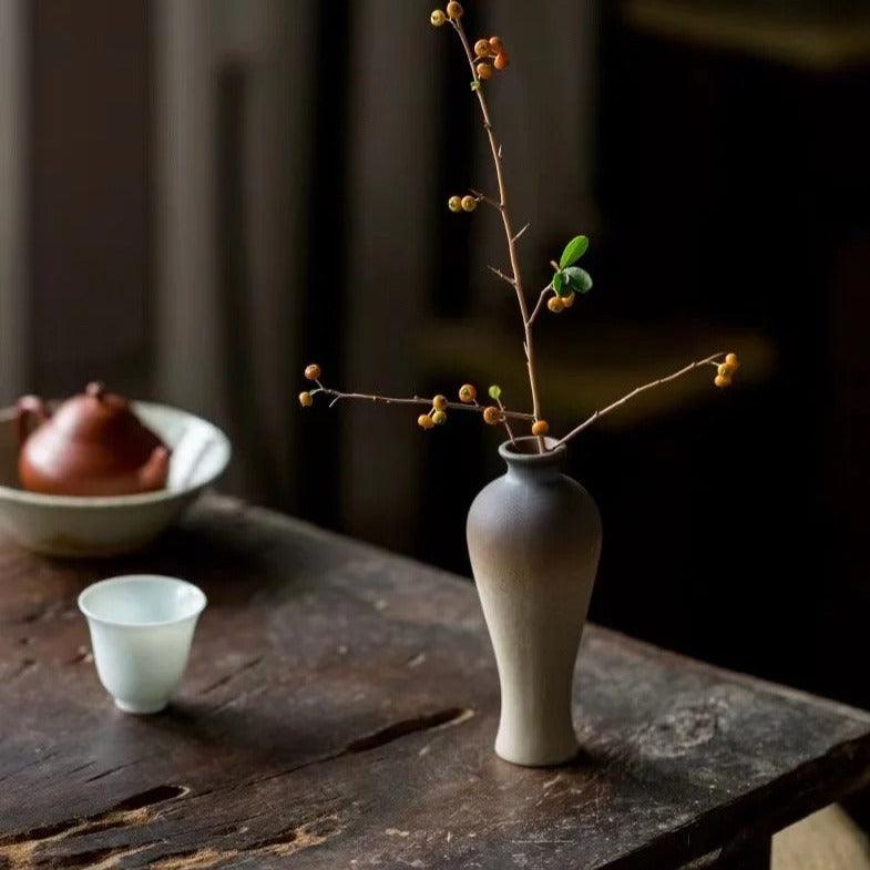 Jarrón Zen Acanto, diseño escultural y elegante para decoración wabi sabi en tonos tierra.
