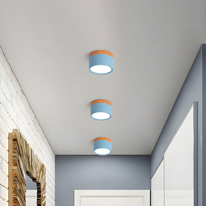 Luz de pasillo LED cilíndrica. Montaje en superficie, iluminación brillante y enfocada.