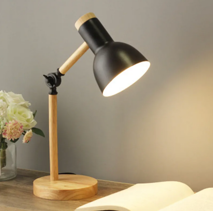 Lámpara articulada de madera. Ideal para escritorio, lectura, estudio y mejorar tu oficina en casa.