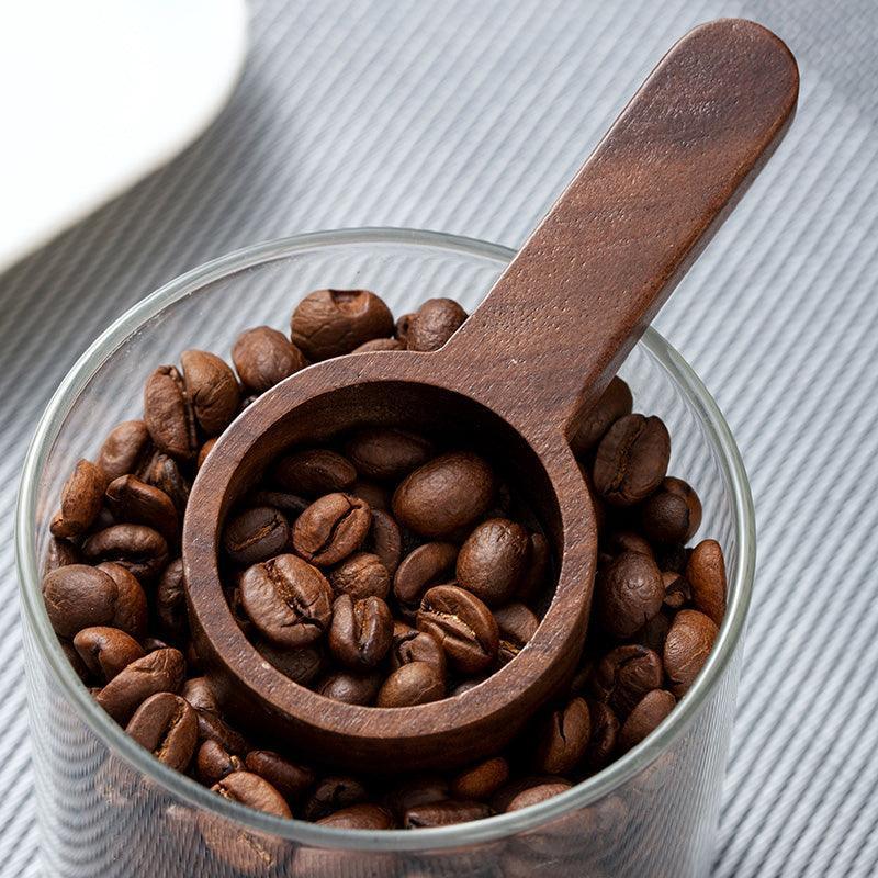 Ritual del café: cuchara artesanal de alta precisión para dosificar. Complemento de decoración orgánica para cocina.