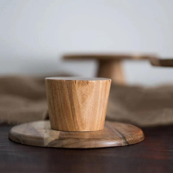 Bandeja de servicio de madera con pedestal, añade un toque rústico y elegante a tu cocina.