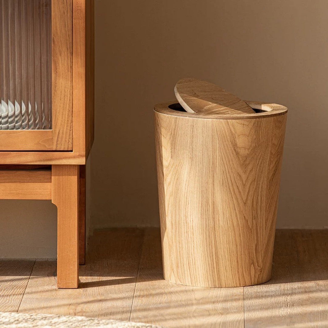 Cubo de basura para baño con tapa, madera natural. Higiénico y de diseño moderno.