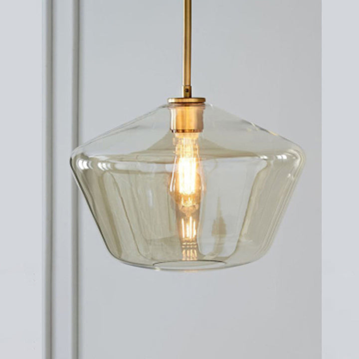 Diseño geométrico moderno. Lámpara colgante de vidrio diamante y latón satinado para techo.