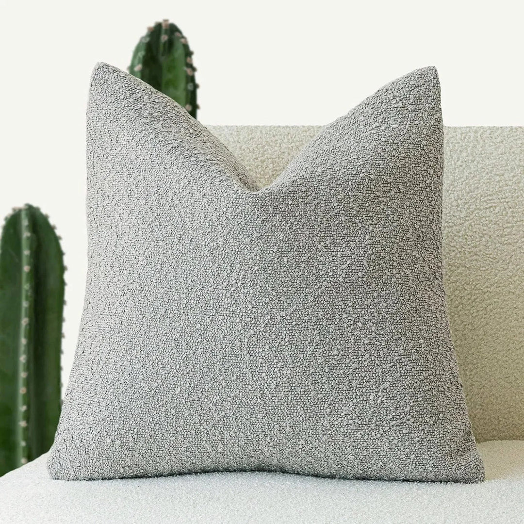 Funda cojín decorativa, tela boucle, 45x45cm. Estilo moderno, hogar elegante, textura acogedora.