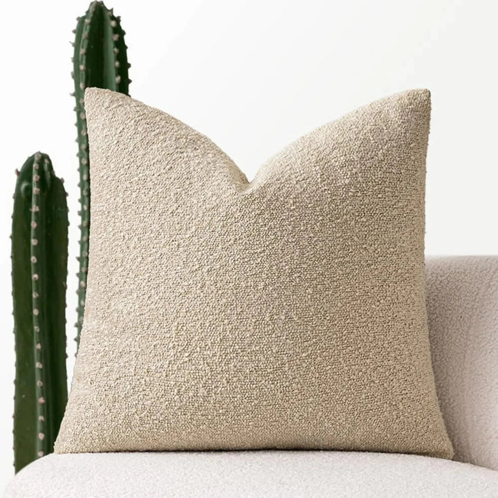 Funda para cojín decorativa 45x45cm de boucle. Perfecta para un sofá o sillón acogedor.