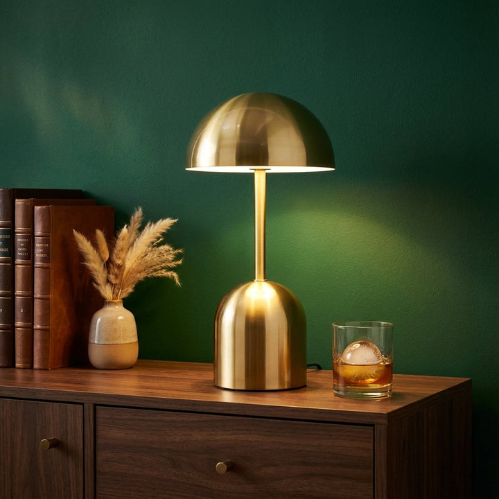 Lámpara de mesa curva LED inalámbrica y regulable, diseño moderno chic para iluminación decorativa.