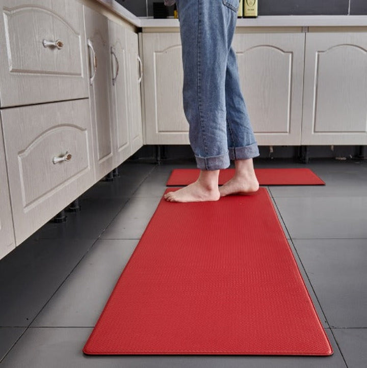 Tapete de cocina de PVC impermeable y fácil limpieza. Ofrece confort y soporte antifatiga para largas horas de pie.