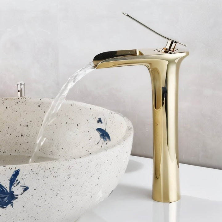 Grifo para lavabo de baño ónix mate. Efecto cascada, estilo moderno y funcionalidad superior.