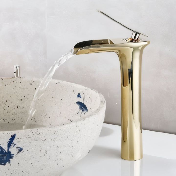 Grifo sanitario unisex ónix mate. Caño de cascada, diseño minimalista para baño moderno.