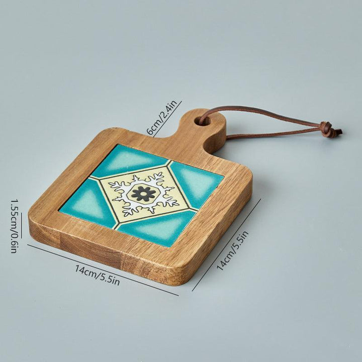 Posaplatos artesanal en mesa puesta, protección y decoración elegante para cualquier ocasión.