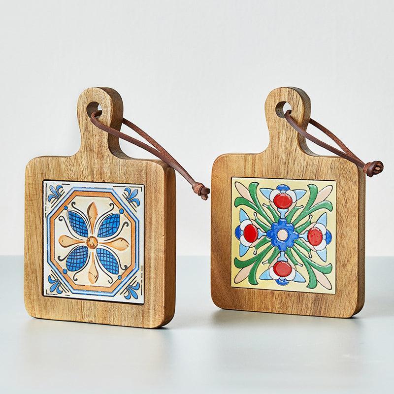 Versátil posaplatos de mesa, ideal como salvamanteles o soporte para tetera. Diseño artesanal.