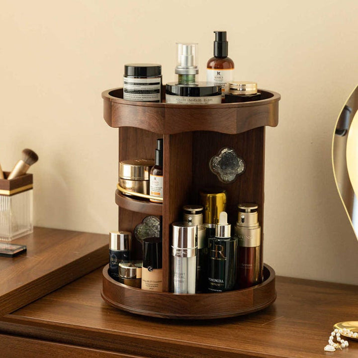 Organizador rotatorio multifuncional para cosméticos y accesorios en tocador o escritorio.
