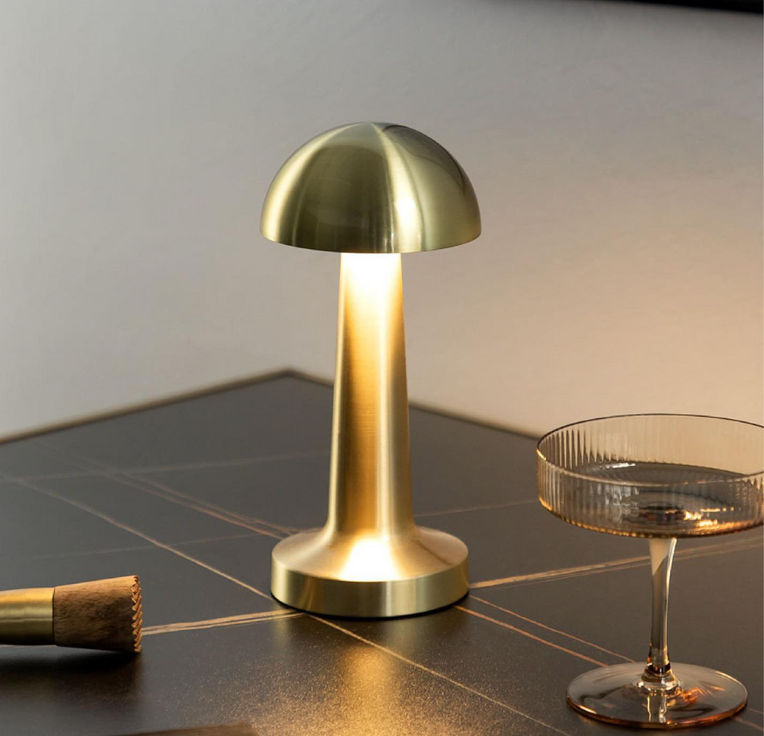 Lámpara LED regulable con control táctil para mesita de noche, crea ambiente cálido y ajustable.