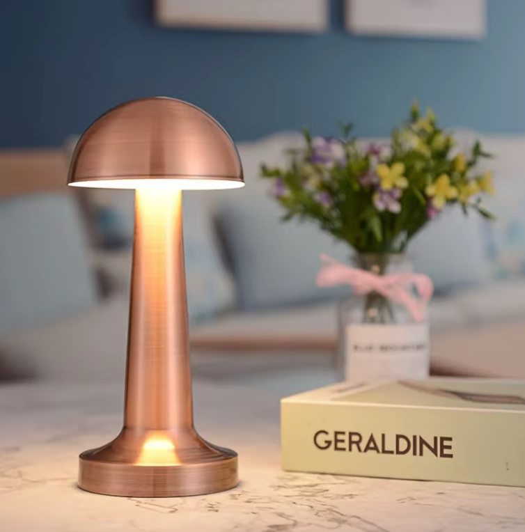 Lámpara LED regulable e inalámbrica para mesita. Control táctil, diseño minimalista, luz perfecta para descanso.