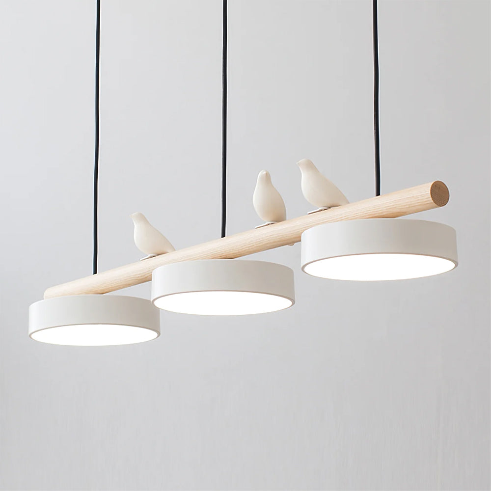 Pájaro LED decorativo, lámpara colgante con diseño natural para iluminación interior.