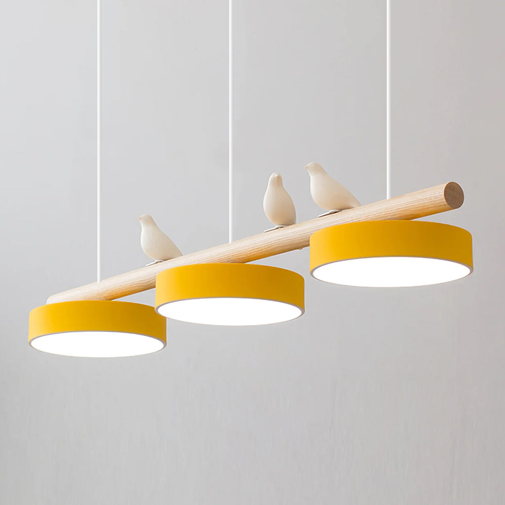 Luz decorativa de techo LED, pájaro moderno y regulable para un ambiente artístico.