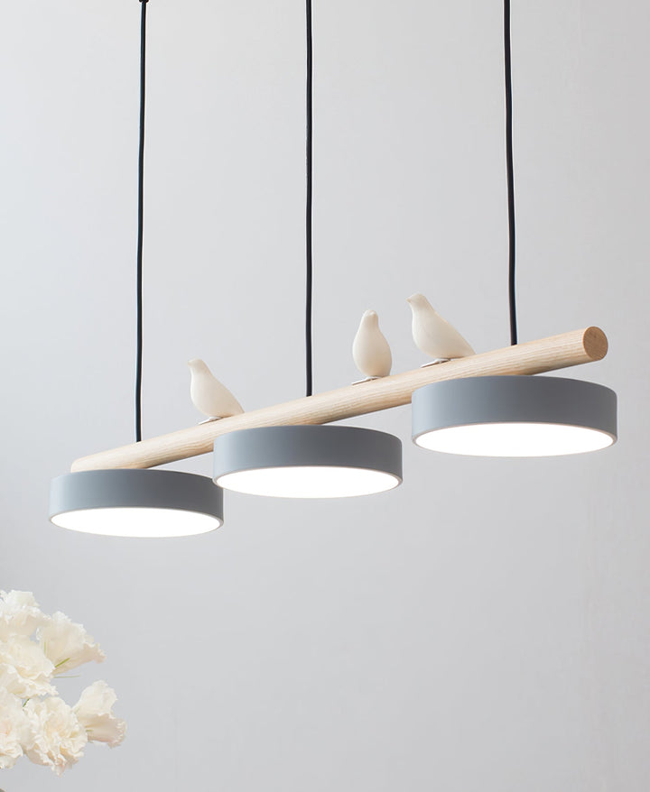 Pájaro LED colgante, luz decorativa para un ambiente relajante y estilo natural.