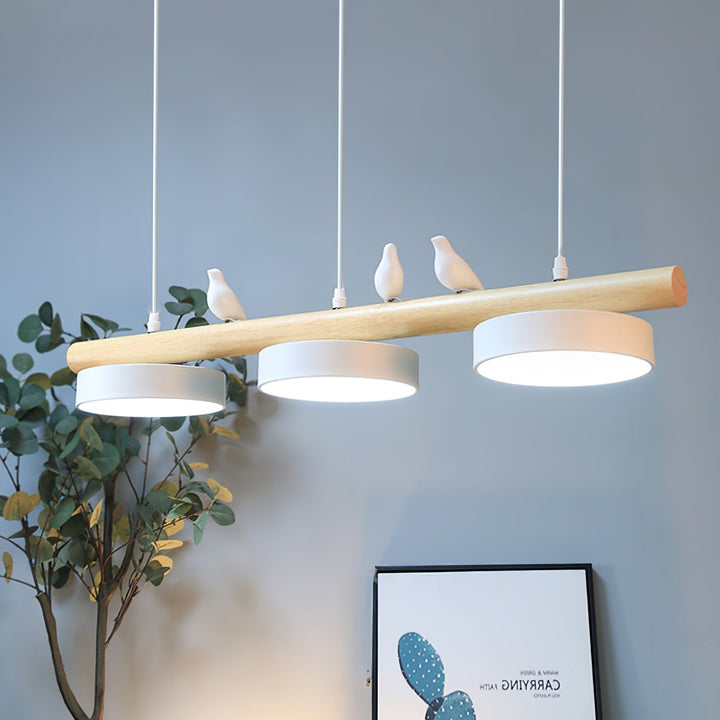 Luz colgante LED de pájaro, decoración moderna con diseño natural para ambiente relajante.