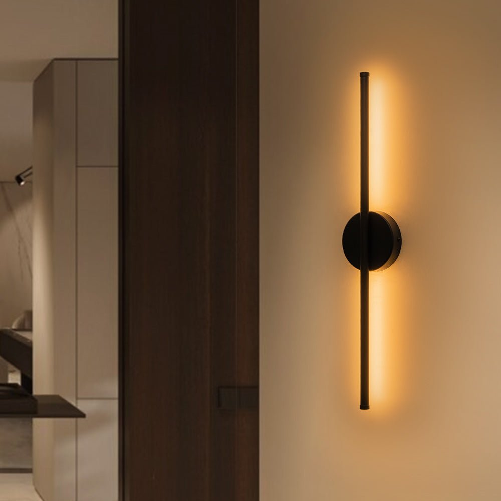 Luz de pared LED moderna y ajustable, ideal para pasillos. Iluminación interior lineal y elegante.