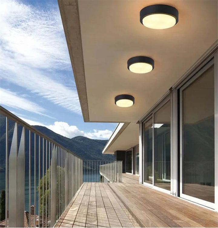 Plafón LED de diseño circular, moderno y eficiente. Perfecto para ambientes interiores.
