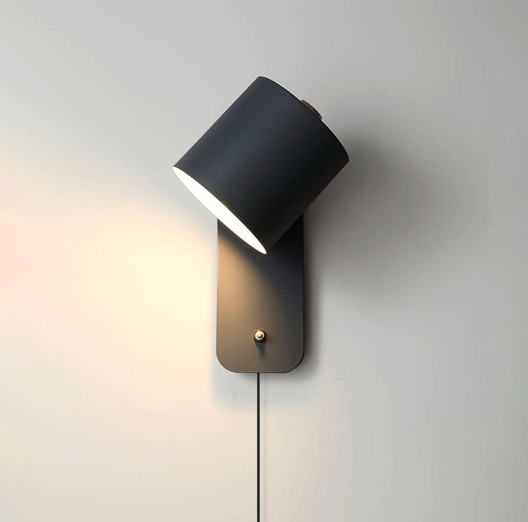 Lámpara de pared de lectura moderna con brazo pivotante, diseño elegante para decorar cualquier espacio.