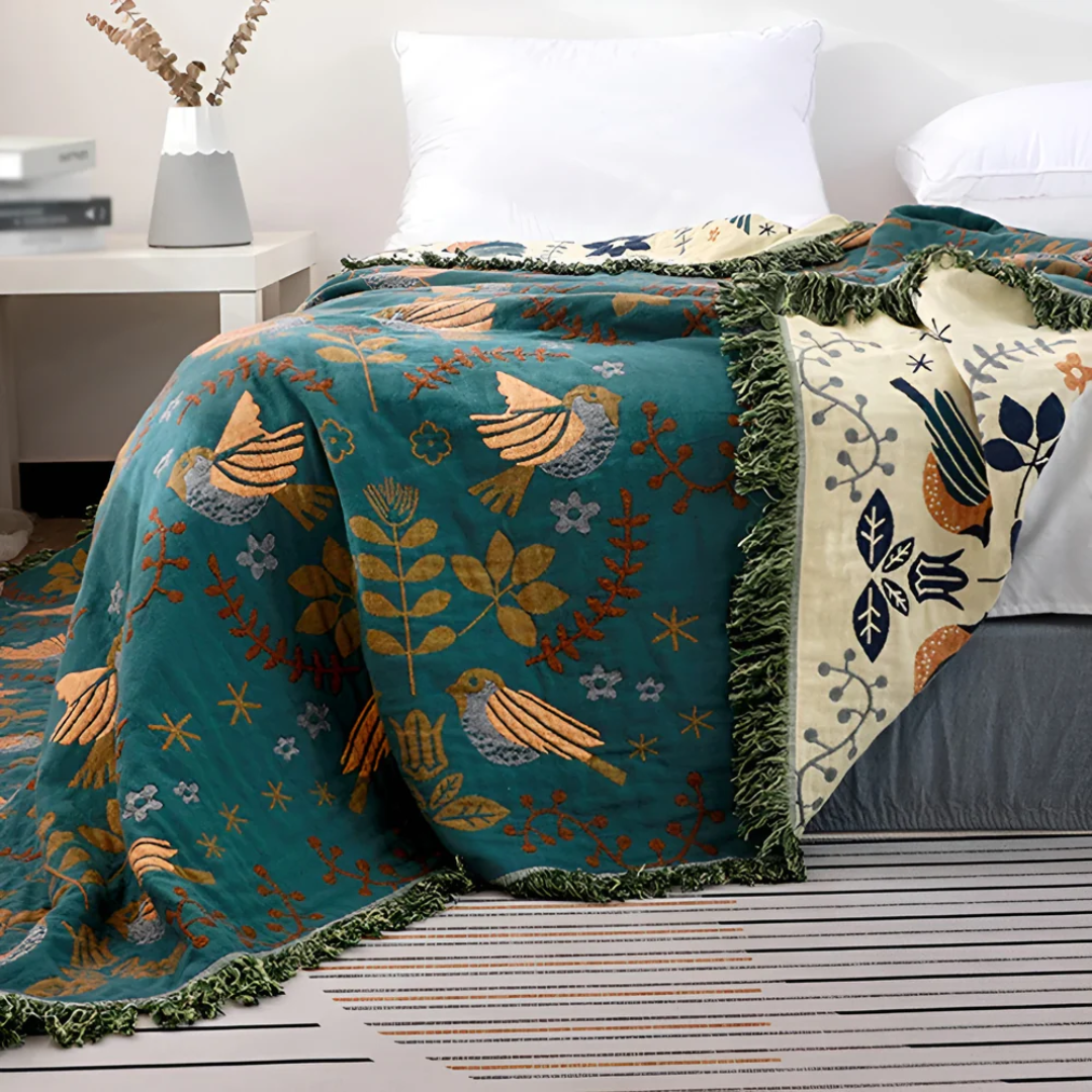Manta acogedora y cálida con bordado botánico. Excelente regalo para decoración de hogar o sala.