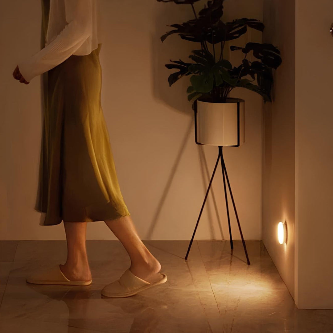 Luz de seguridad LED con sensor de movimiento, ilumina pasillos y escaleras automáticamente en tu hogar.