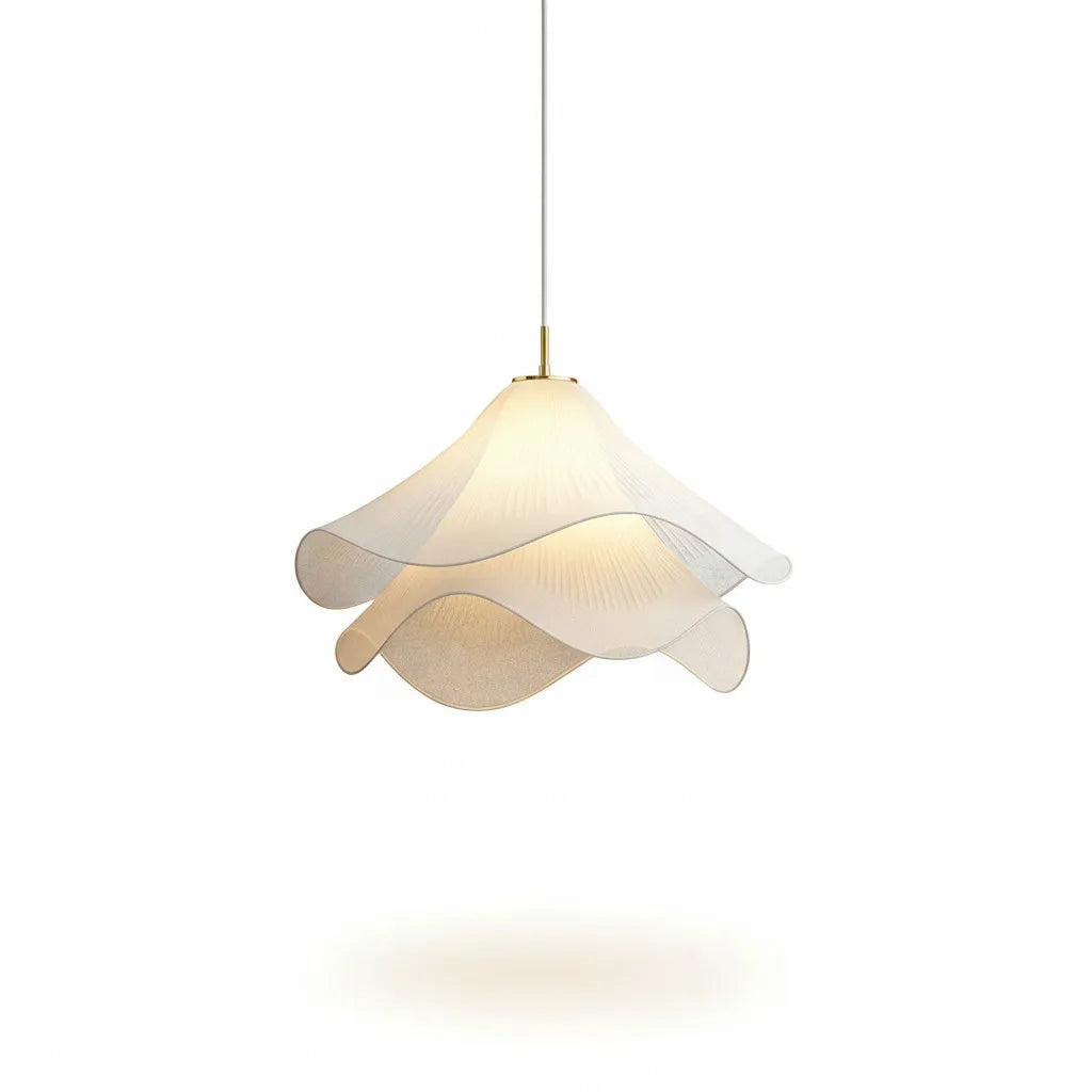 Detalle de lámpara de techo floral en cocina. Diseño moderno y minimalista para decoración.