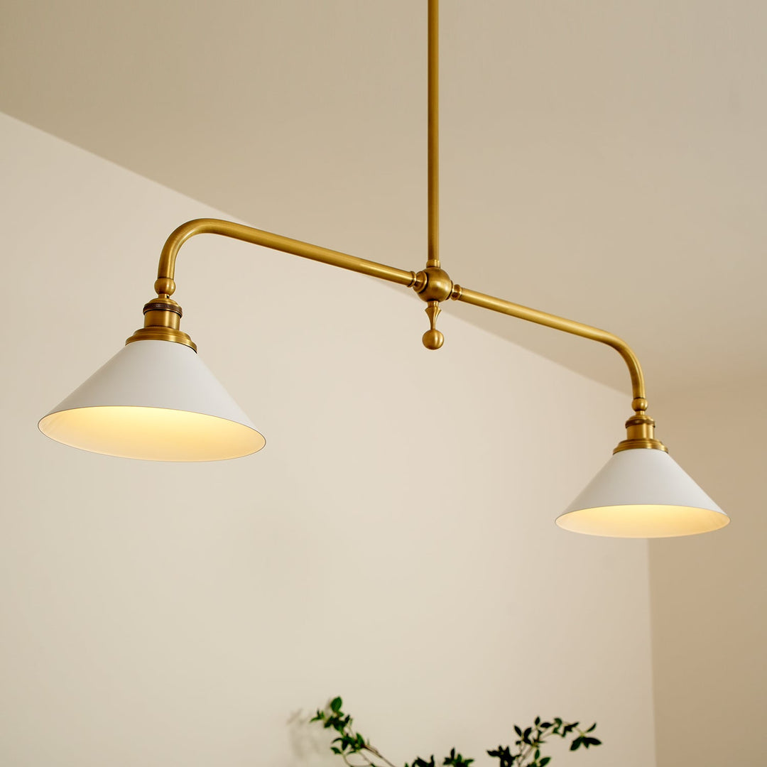 Iluminación colgante vintage para mesa de comedor, fabricada en metal resistente y vidrio.