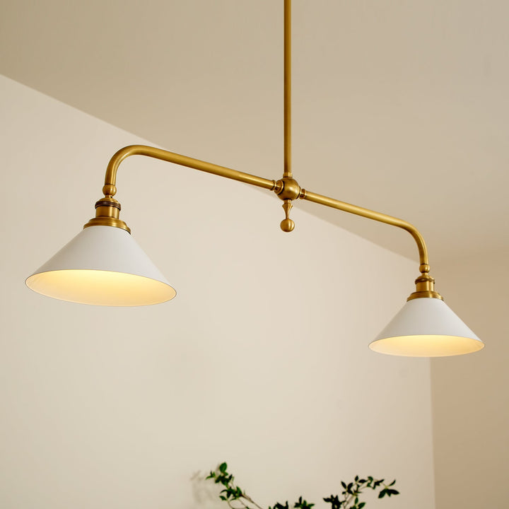Iluminación colgante vintage para mesa de comedor, fabricada en metal resistente y vidrio.