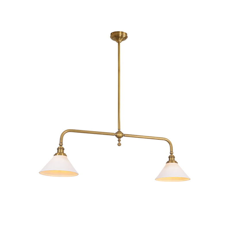 Lámpara colgante de metal y vidrio, estilo clásico, ideal para ambiente vintage en cualquier habitación.