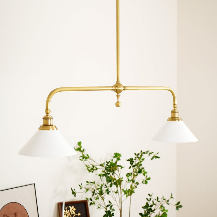 Lámpara colgante de vidrio y metal, estilo clásico, adecuada para iluminar cualquier espacio.