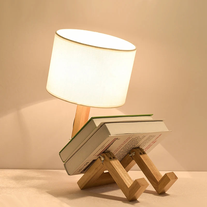 Lámpara de mesa decorativa de madera articulada, pantalla de tela. Estilo moderno para cualquier rincón del hogar.