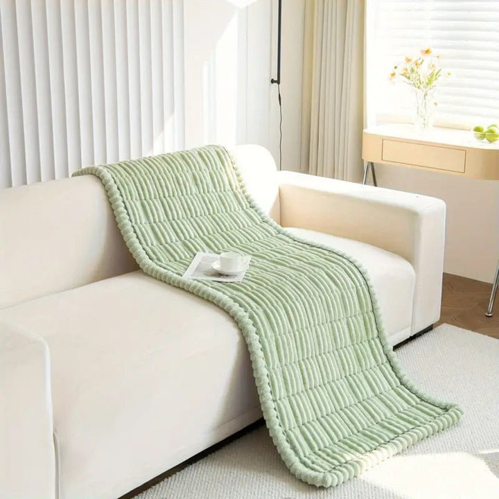 Manta de franela suave con volante para sofá, protectora y decorativa, perfecta para cualquier estación.